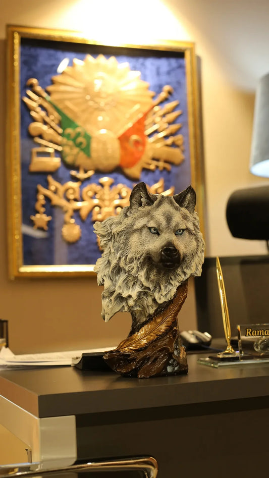 Bozkurt heykeli yan görünüm – ofis dekor kurt figürü