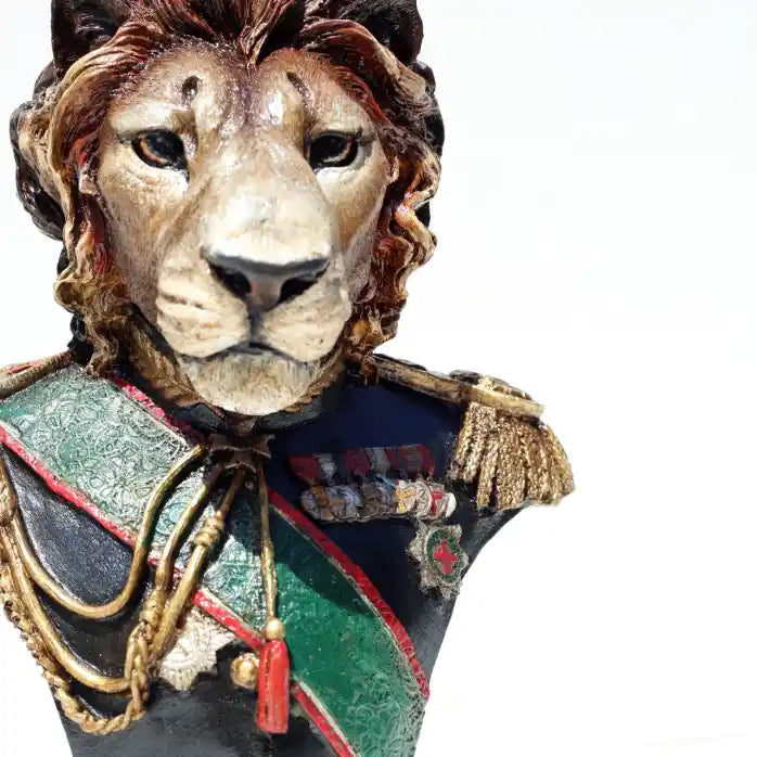 commander lion front