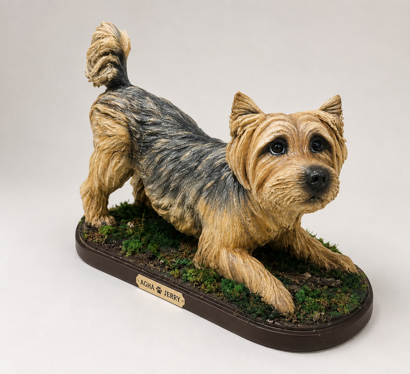 Köpek severlere özel hediye kutusunda sunulan el yapımı lüks Yorkshire Terrier biblosu. — gerçekçi heykel modelleme ve el boyaması atölyesi, gizlilik sözleşmeli heykel üretimi, NDA garantili sanat eseri üretimi, telif hakları korumalı heykel yaptırma, heykel restorasyonu, duvar rölyefi, Galatasaray heykeli, Kartal heykeli, Fenerbahçe heykeli, kişiye özel hediyelik heykel, Lamithra Art Üsküdar