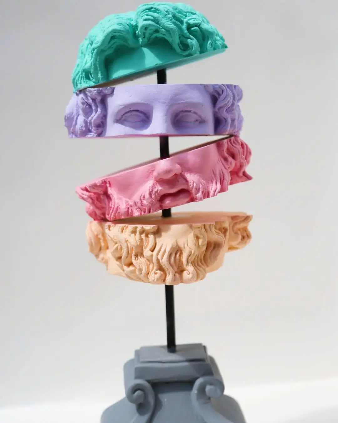 Pop Art Zeus Statue ürün fotoğrafı — Lamithra Art — gerçekçi heykel modelleme ve el boyaması atölyesi, gizlilik sözleşmeli heykel üretimi, NDA garantili sanat eseri üretimi, telif hakları korumalı heykel yaptırma, heykel restorasyonu, duvar rölyefi, Galatasaray heykeli, Kartal heykeli, Fenerbahçe heykeli, kişiye özel hediyelik heykel, Lamithra Art Üsküdar