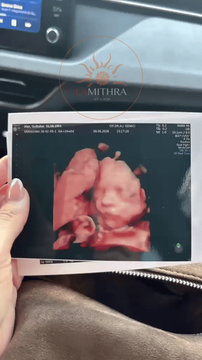 Ultrason görüntüsünden el işçiliğiyle üretilen 3 boyutlu bebek anı heykelinin detaylarını ve mermer dokusunu gösteren 3D modelleme önizleme videosu.