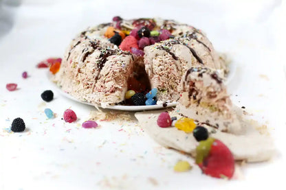 Cake Statue ürün fotoğrafı — Lamithra Art
