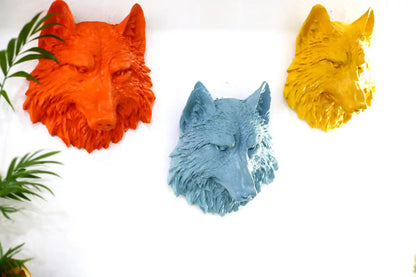 Colored Wolf Bust Wall Sculpture Görsel 3 ürün fotoğrafı — Lamithra Art
