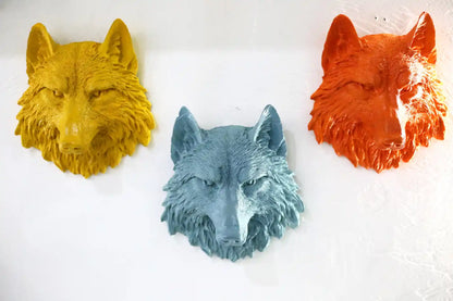 Colored Wolf Bust Wall Sculpture Görsel 5 ürün fotoğrafı — Lamithra Art