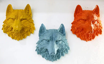 Colored Wolf Bust Wall Sculpture Görsel 7 ürün fotoğrafı — Lamithra Art