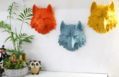 Colored Wolf Bust Wall Sculpture Görsel 8 ürün fotoğrafı — Lamithra Art