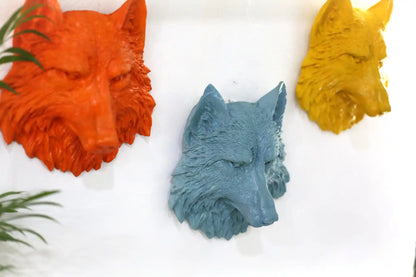 Colored Wolf Bust Wall Sculpture Görsel 9 ürün fotoğrafı — Lamithra Art
