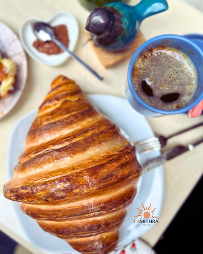 El Yapımı Kuruvasan Maketi Heykeli - Pastane & Kafe Dekorasyonu - Şık ve Dayanıklı Görsel 3 ürün fotoğrafı — Lamithra Art