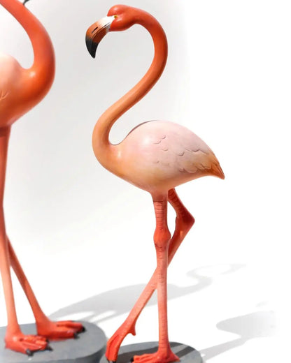 El yapımı 2'li flamingo heykeli detay – akrilik boya taş verniği dış mekân figürü | Lamithra Art