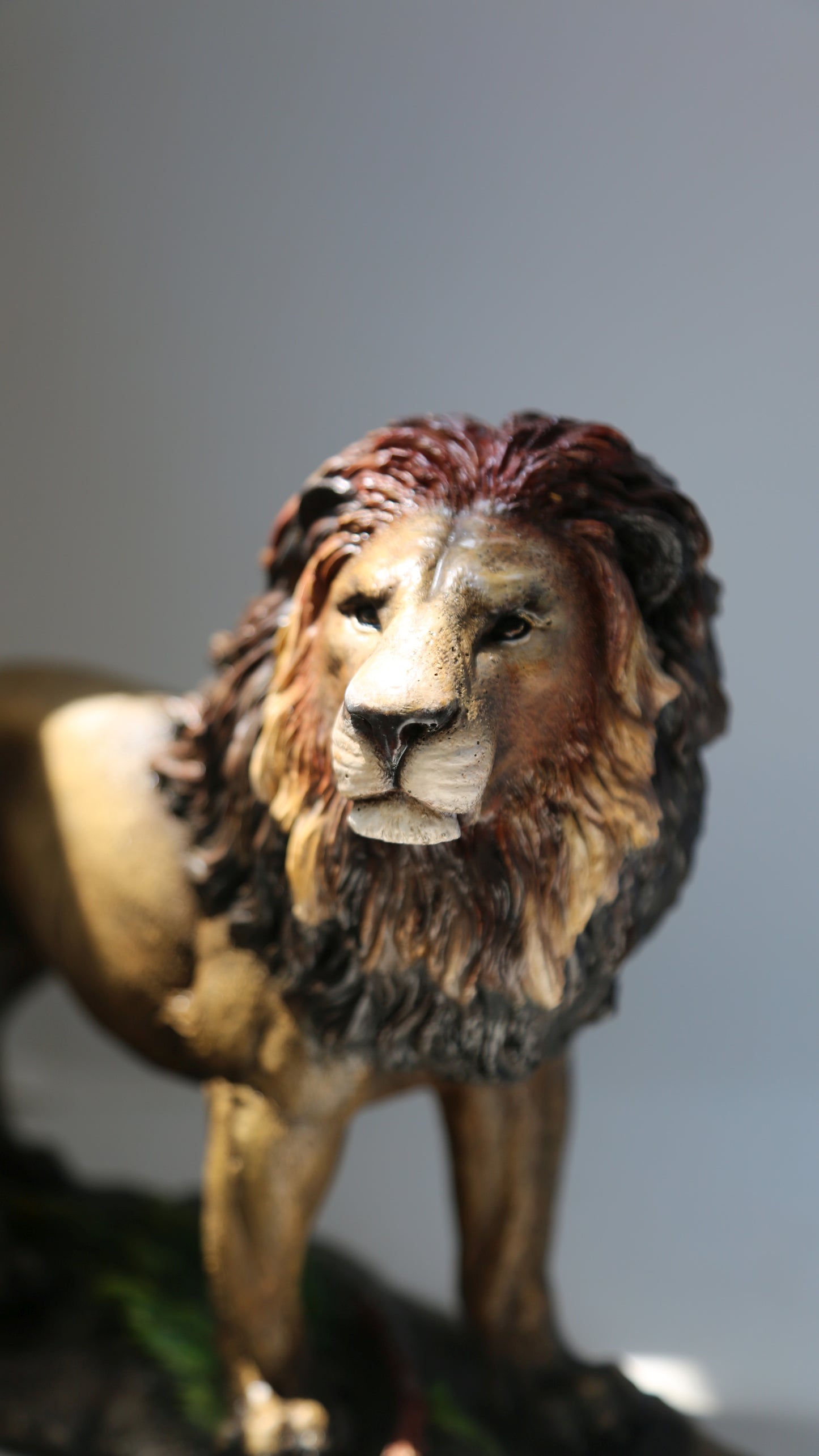 Dursun Özbek ve Okan Buruk'a sunulan özel tasarım Galatasaray aslan heykeli