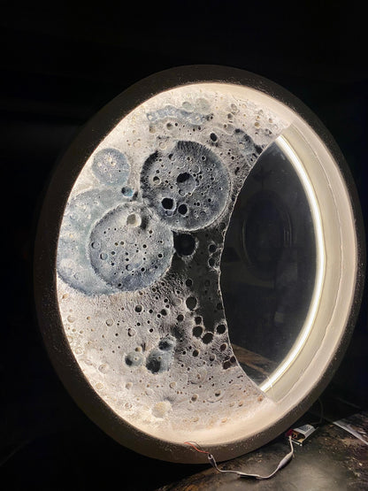 Işıklı Ay Tablo - LED Aydınlatmalı Lüks Duvar Dekorasyonu | 96cm Fiberglas Görsel 5 ürün fotoğrafı — Lamithra Art