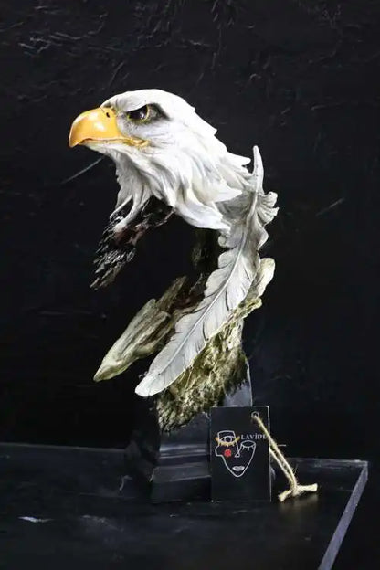 Kartal Heykeli | 34cm Gerçekçi Polyester Heykel Görsel 5 ürün fotoğrafı — Lamithra Art