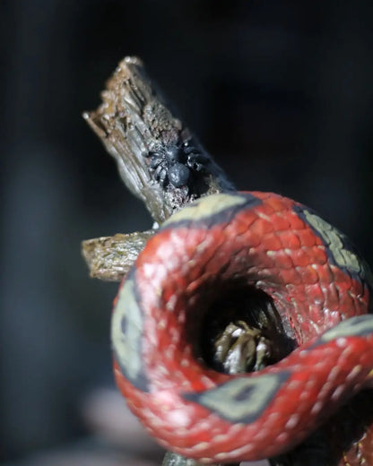 Red Snake Statue Görsel 6 ürün fotoğrafı — Lamithra Art