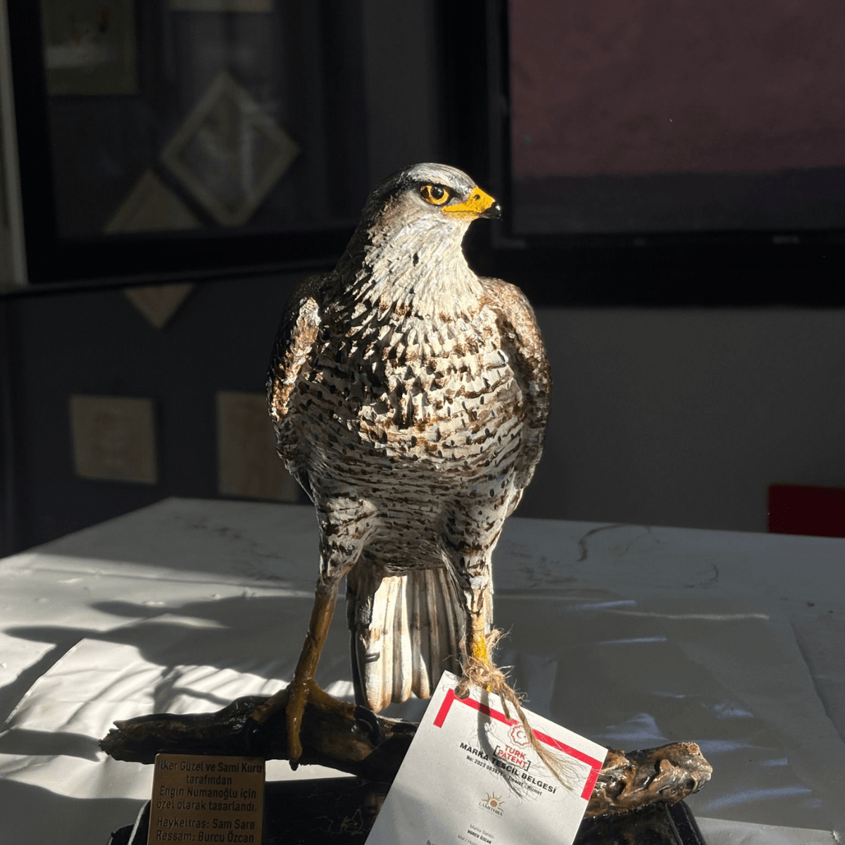 Personalized Realistic Hawk Statue - Fiberglass (27cm) - Lamithra Art & Ar-Ge