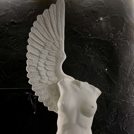 Melek tors heykeli 120cm yan profil – kanatlı gövde heykeli fiber döküm | Lamithra Art