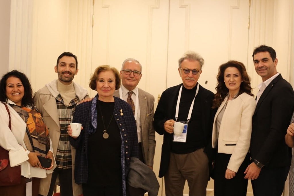 نگاه «Sanata Evet» و آغاز نمایشگاه